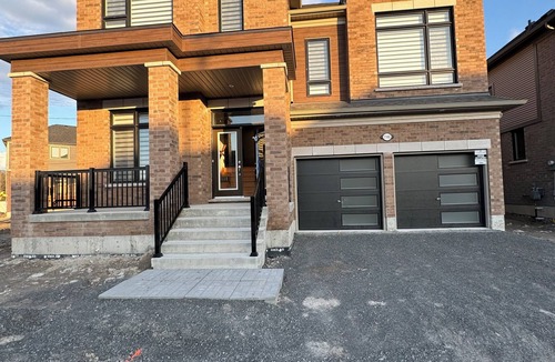 Cobourg House | Spacious House near Cobourg Beach