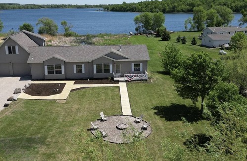 Alexandria House | Spacious Lake Home