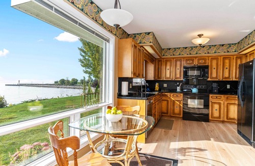 Bayfield Cottage | Spacious Lake Level Beachfront Cottage; Short walk from the Bayfield Village