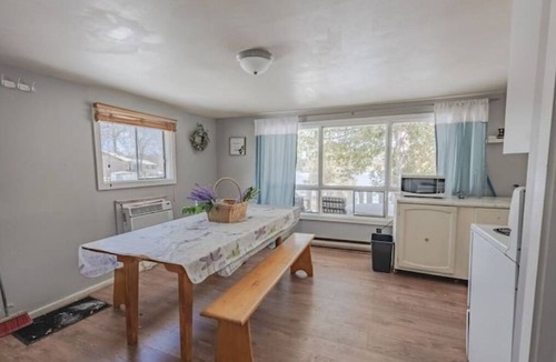 Frontenac Cabin | Spacious Lakefront Cottage