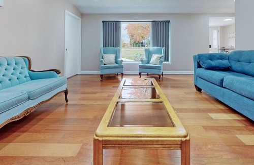 Cameron Cottage | Spacious Lakefront Cottage !