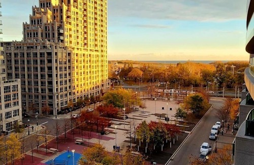 Fort York Condo | Spacious lakeview condo in Downtown Toronto with free parking
