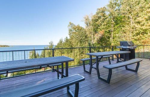 Walker House | Spacious Leech Lake Home on 2 Private Acres, 200' of lake shore 15 Minutes to Walker with boat lift, dock, swimming, fire pit