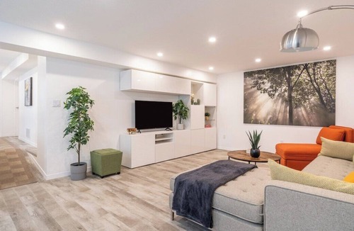 Brantford Apartment | Spacious Luxury Apt w/ King Bed - Central Location