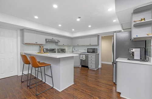 Central Erin Mills Apartment | Spacious luxury walkout unit