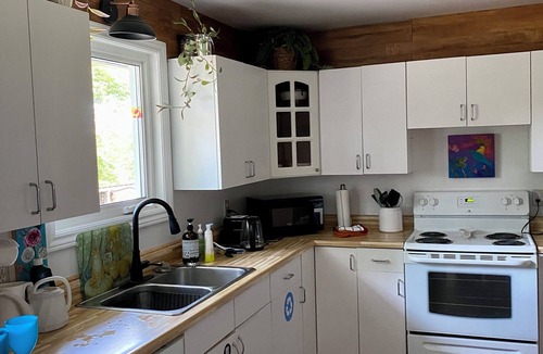 North Algona Wilberforce Apartment | Spacious “Montreal Style” Apartment. Sleeps 5.