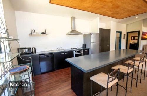 Methven House | Spacious Mt Hutt Ski & Summer Lodge in Methven with Spa