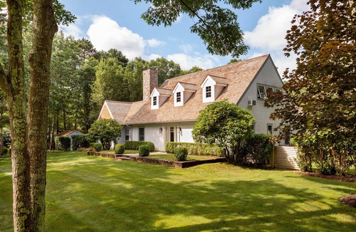East Hampton House | Spacious Open Floor Plan on 1.5 Acres