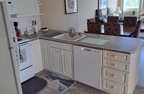 East Kootenay Condo | Spacious pet friendly condo with beautiful golf course and mountain views