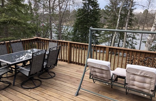 Bena House | Spacious private cabin on the mighty Mississippi, 1/2 mile to Lake Winnie.