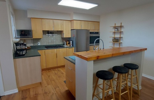 Odessa House | Spacious Private 5 beds, 2.5 bath House - 2 minutes to 401 (5 mins to Kingston)