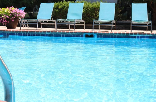 Plymouth Apartment | Spacious, Renovated & Conveniently Located! Fully Furnished Three Bedroom