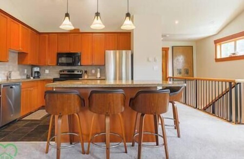 East Kootenay House | Spacious South facing 3BDRM at Pinnacle Ridge