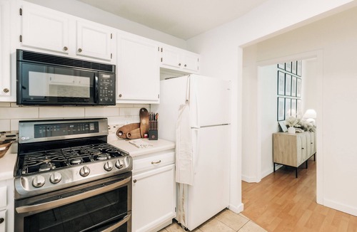 Summit - University House | Spacious & stylishly decorated in the heart of St Paul by Summit/Hamline