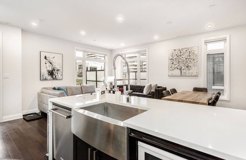 Mississauga House | Spacious Townhouse near Square One