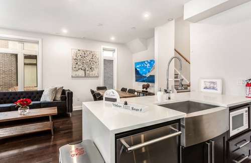 Mississauga House | Spacious Townhouse near Square One