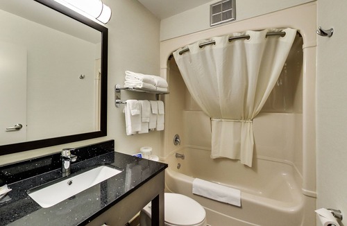 Durham Region Hotel | Spark by Hilton Oshawa