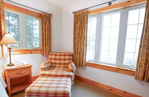 Georgina Ski Chalet | Sparkling Lakeview Chalet Jacksons Point (Eagle)