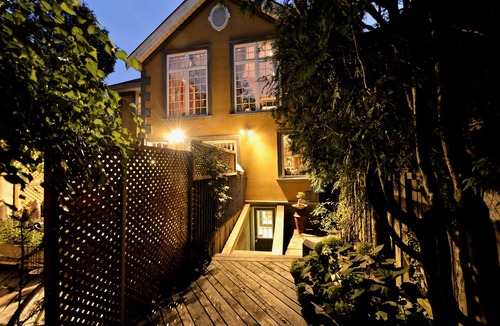 East York Apartment | Specious one bedroom apartment in upscale neighbourhood in Leaside Toronto.