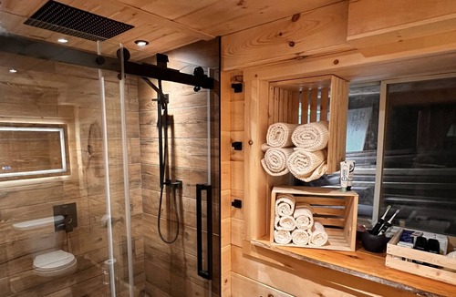 Rapides-des-Joachims Cabin | Spectacular log cabin! Stay in a dream log cabin in the woods