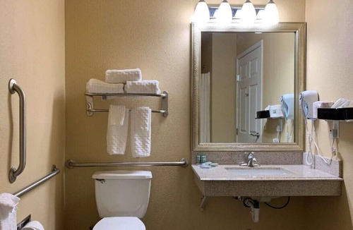 Oakdale House | Splendid Room! Amazing Amenities W/ Free WiFi
