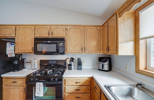 Blaine House | Sporty Blaine Home w/Games ~ 2 Mi to Super Rink!