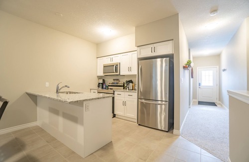 Midland House | ★Spotless 3BR home near Beaches, Trails & Shrine - Midland, Tiny, Georgian Bay