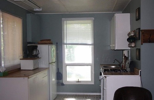 Isaacs Glen Cottage | Spruce Cottage at Shiloh Cottages - Fenelon Falls