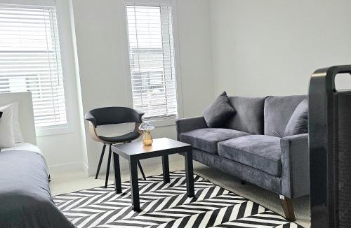 Bendale House | SPRUCE Private Suite with attached Full Bathroom in Toronto, Canada