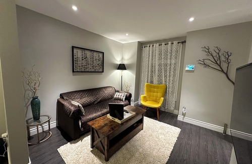 Gibson House | ST Home - Charming Urban Retreat