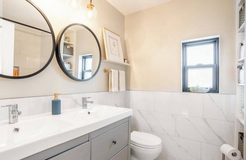 Gibson House | ST Home - Charming Urban Retreat