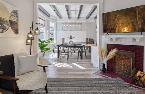 West Seventh House | St. Paul Hidden Gem close to the Xcel Center + Airport hosted by Katrina