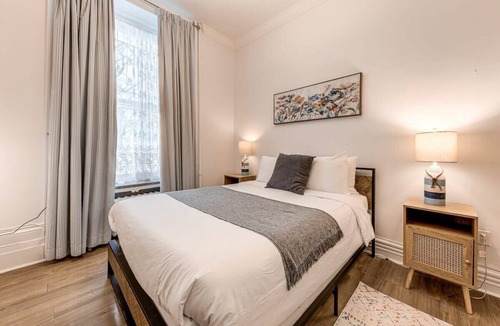 Vieux-Quebec-Cap-Blanc-colline Parlementaire Hotel | Standard Room #2