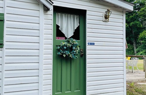 Leeds and the Thousand Islands Cabin | Starlight Cabin on Charleston Lake