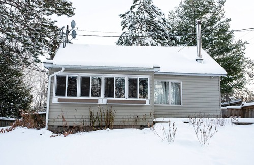 North Frontenac Ski Chalet | Starsview Cottage - Myers Cave Resort