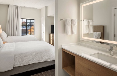 Maple Grove Hotel | Staybridge Suites MPLS-Maple Grove/Arbor Lakes by IHG