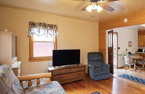 Walker Cabin | Steamboat Bay Resort Cabin 3 - small family cabin