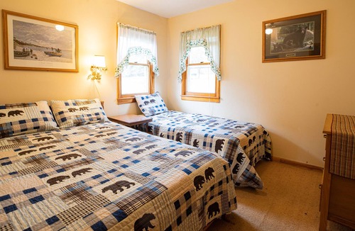 Walker Cabin | Steamboat Bay Resort Cabin 4 - small family cabin