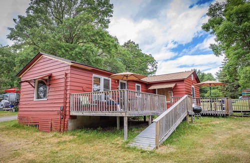Walker Cabin | Steamboat Bay Resort cabin 6 - couples getaway