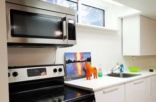 Clarkson-Lorne Park Apartment | Step away to backyard nature-Joy in heart
