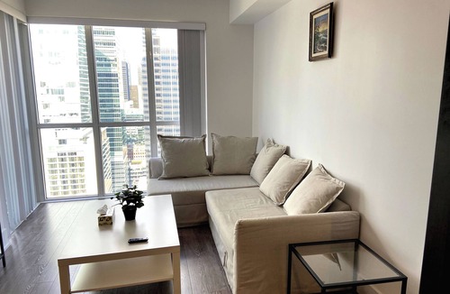 Toronto Entertainment District Apartment | Steps away from CN Tower - Cozy Condo w/Pool and Gym! Perfect Downtown location