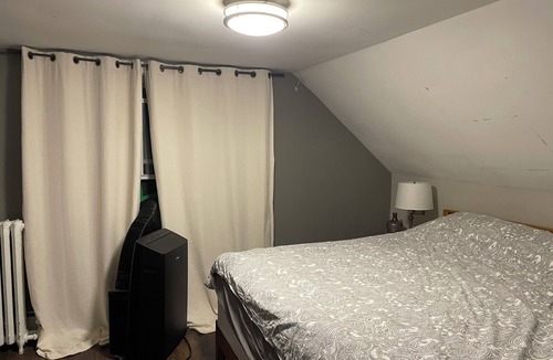 Sunnyside House | Steps from KGH, Queen's U and the Pier!