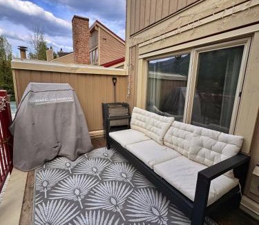 East Kootenay Apartment | Steps to Lifts! 1BR Fully Renovated