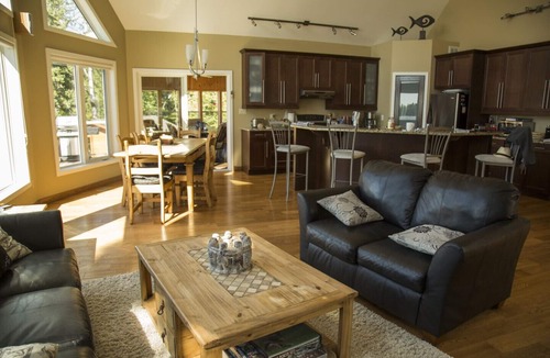 Kenora House | Stormbay Cottage on Lake of the Woods – Weekly Rental