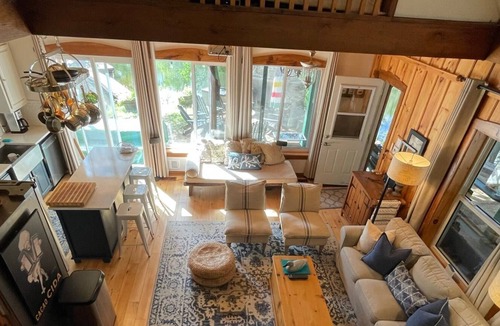 Trent Lakes House | Stornoway Cottage just 5 ft from White Lake