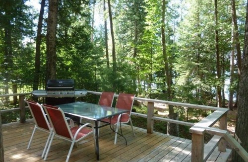 North Algona Wilberforce Cottage | Stuart Log Cottage 3 Season Rental - Eganville