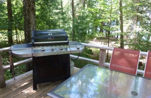 North Algona Wilberforce Cottage | Stuart Log Cottage 3 Season Rental - Eganville