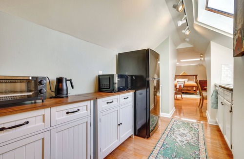Summit - University Apartment | Studio in Historic Cathedral Hill Neighborhood!