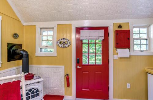 Vernon Apartment | Studio w/Trail Access ~ 10 Mi to Brattleboro!