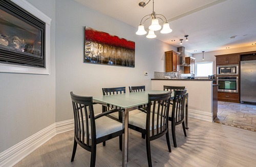 The Beaches House | Stunning 3brm Apartment in the trendy. Beaches Area of Toronto